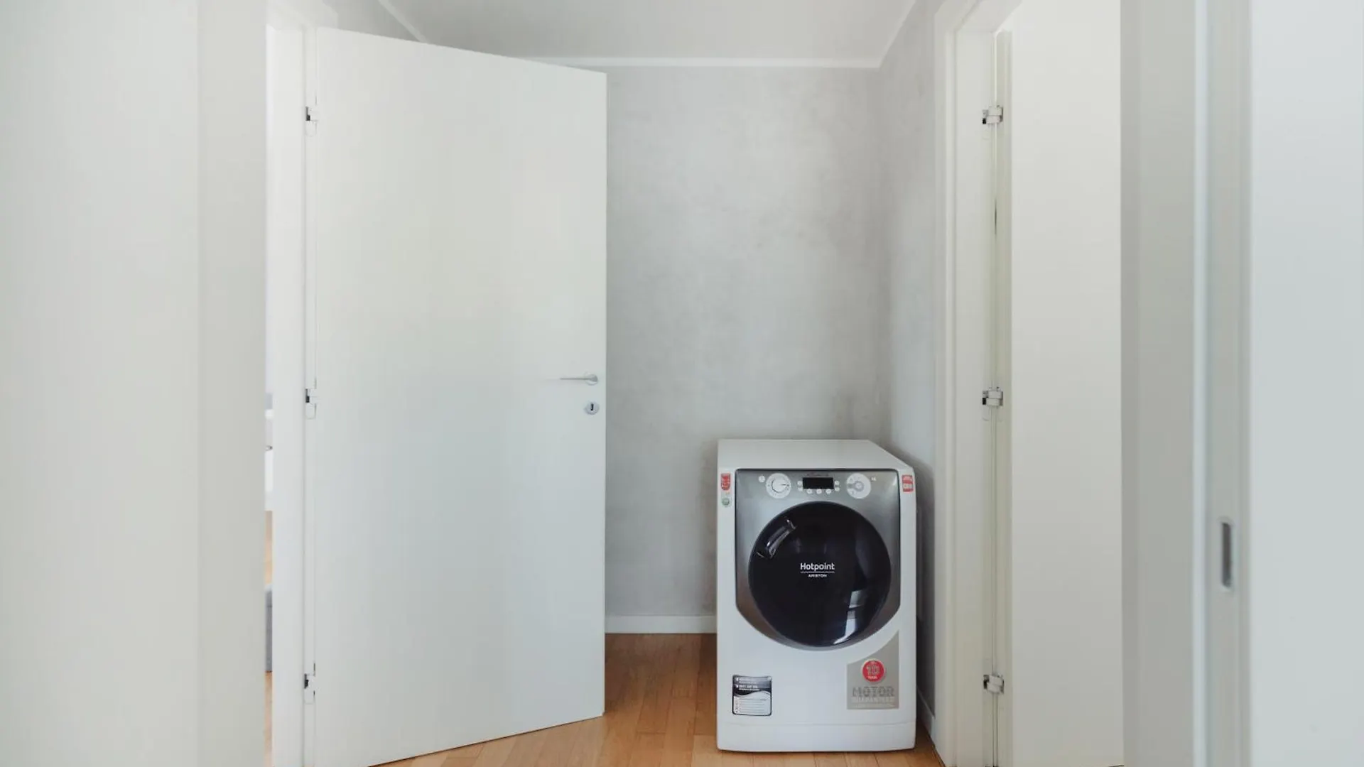 Gohost - Modern Apartments With Private Terrace Near Duomo Mailand 0*,  Italien