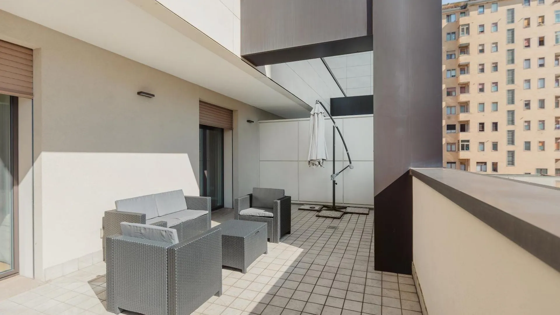 Gohost - Modern Apartments With Private Terrace Near Duomo Milan