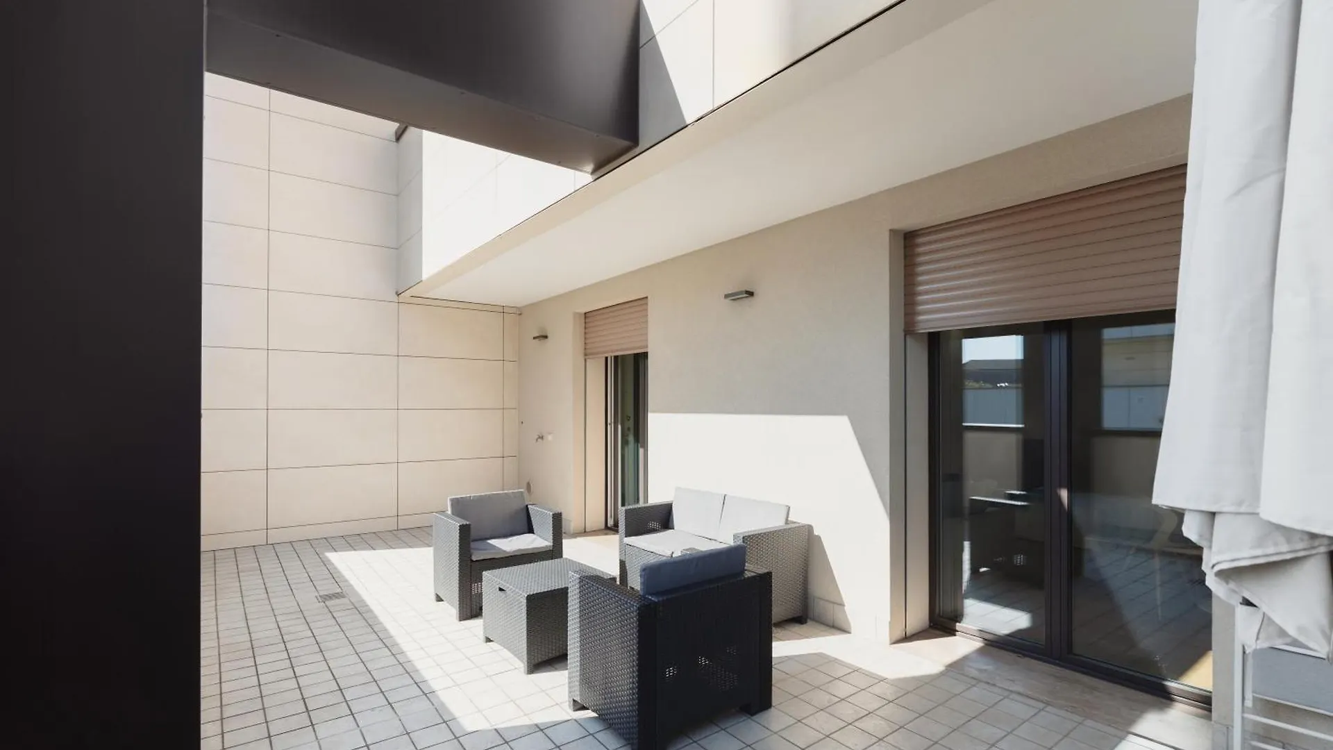 Gohost - Modern Apartments With Private Terrace Near Duomo Mailand Italien