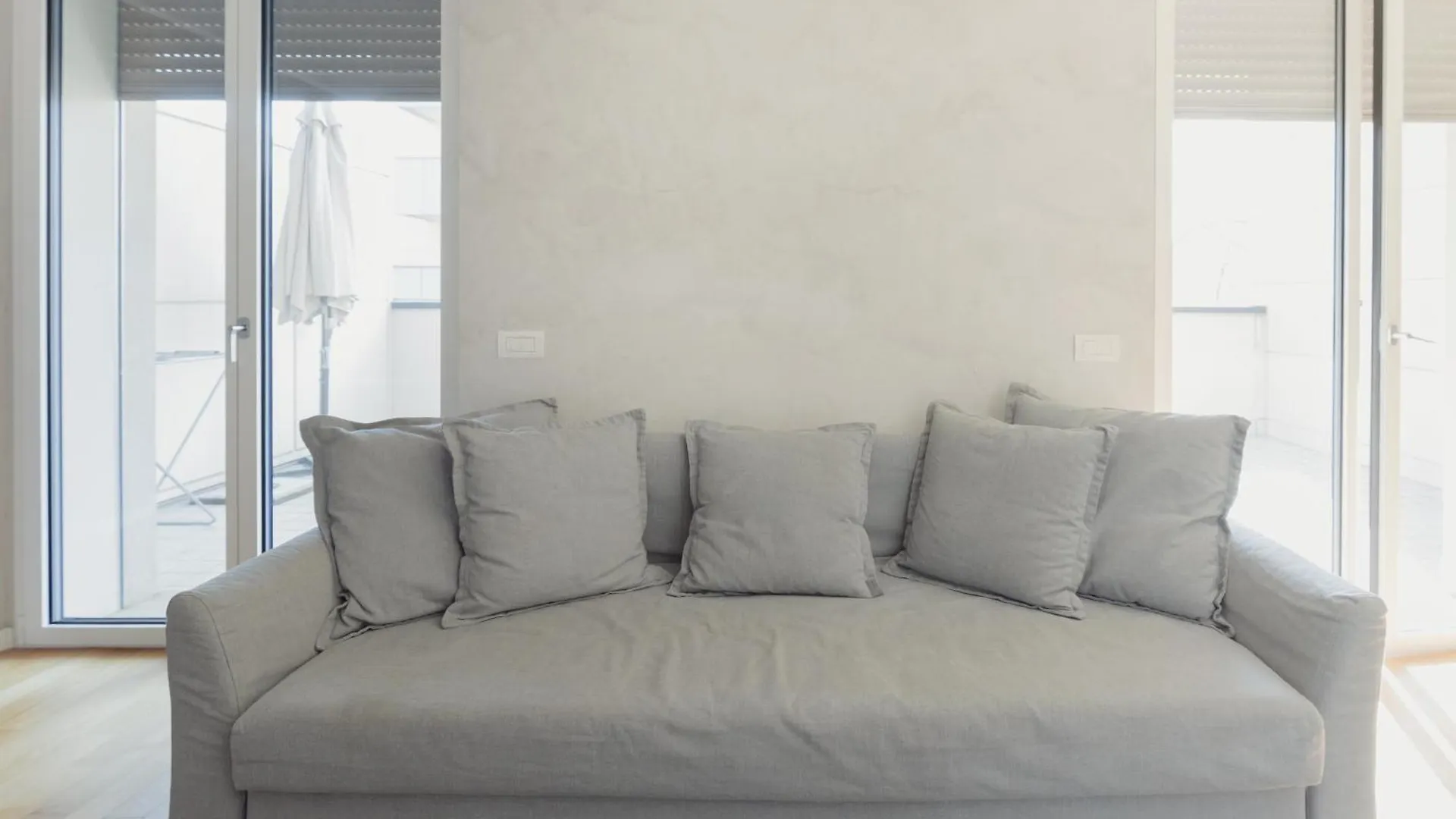 Gohost - Modern Apartments With Private Terrace Near Duomo Milan