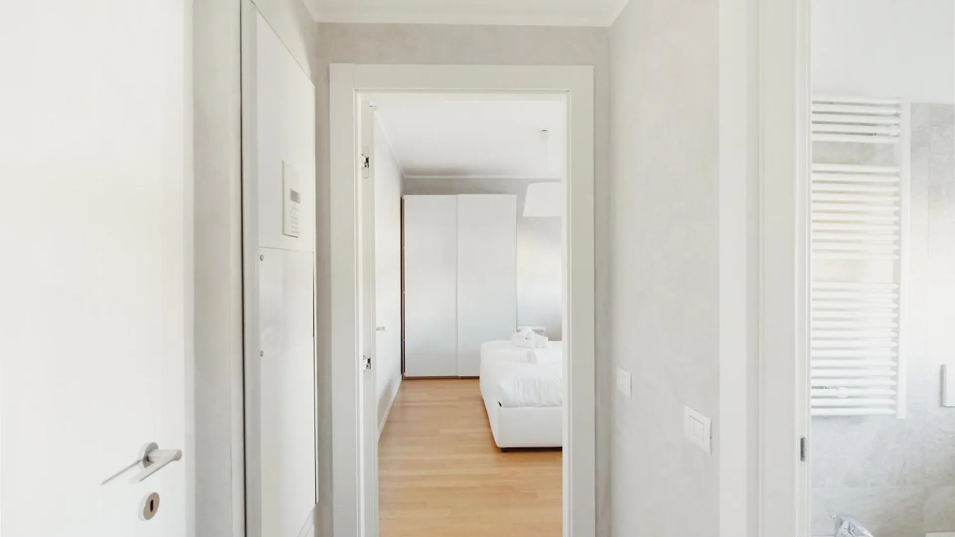 Gohost - Modern Apartments With Private Terrace Near Duomo Milan