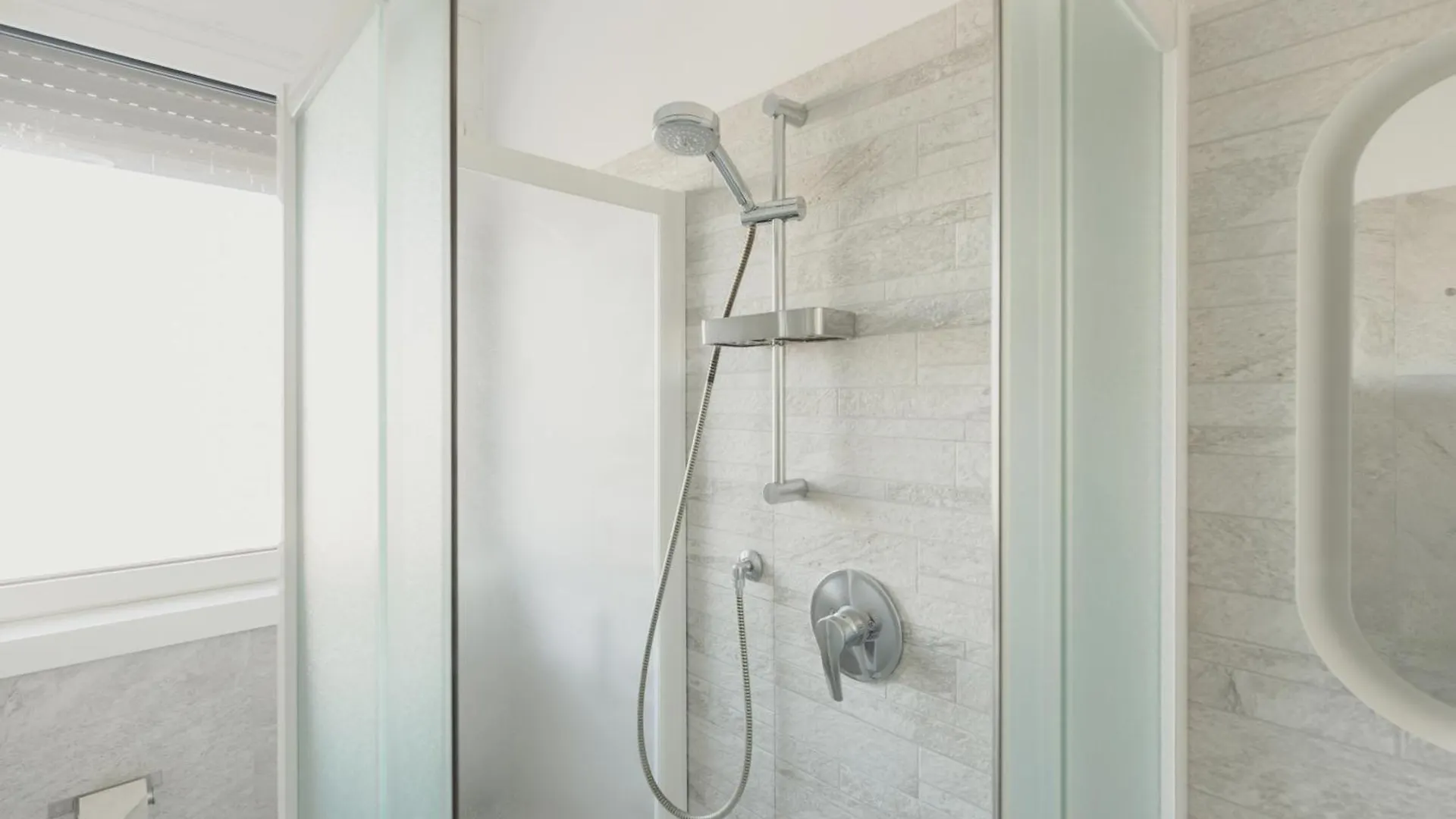 Gohost - Modern Apartments With Private Terrace Near Duomo Italy