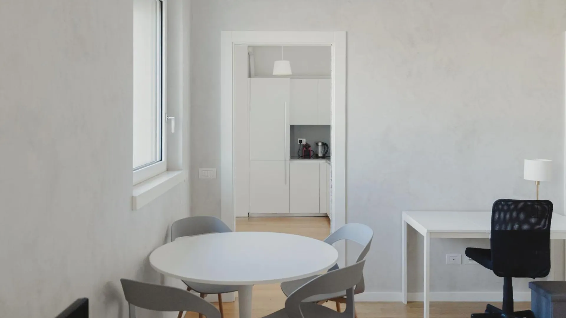 Gohost - Modern Apartments With Private Terrace Near Duomo 0*, Milan
