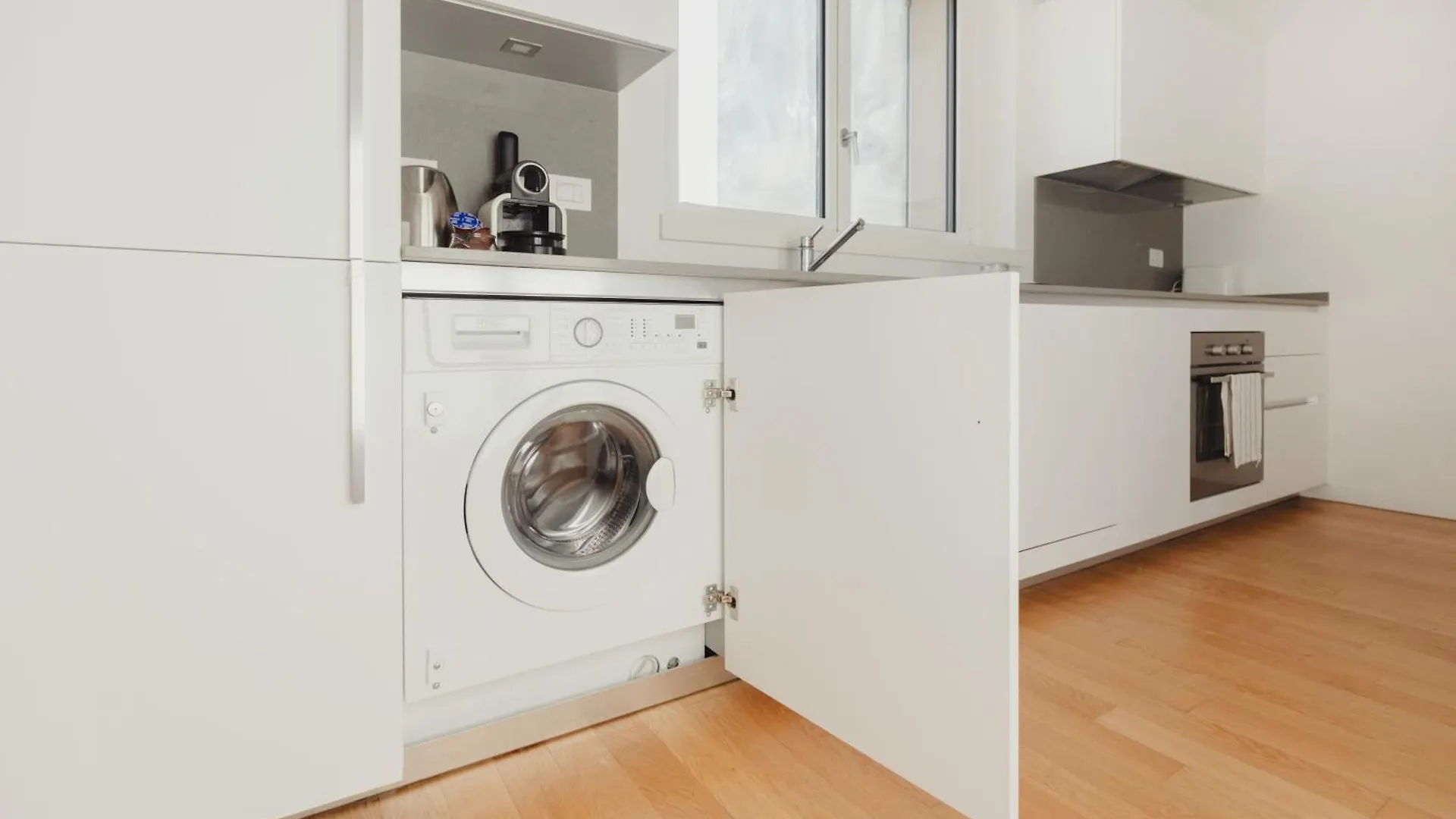 Gohost - Modern Apartments With Private Terrace Near Duomo  밀라노