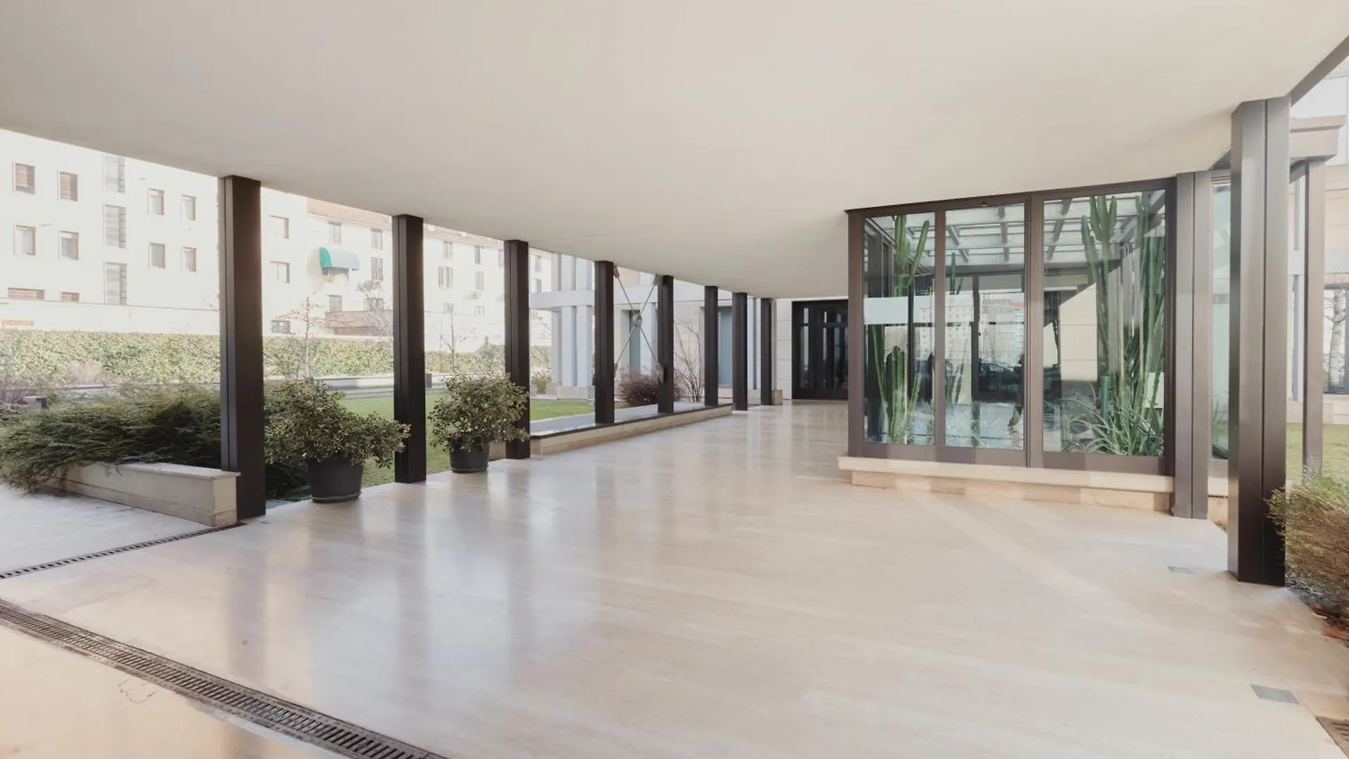 Gohost - Modern Apartments With Private Terrace Near Duomo 이탈리아