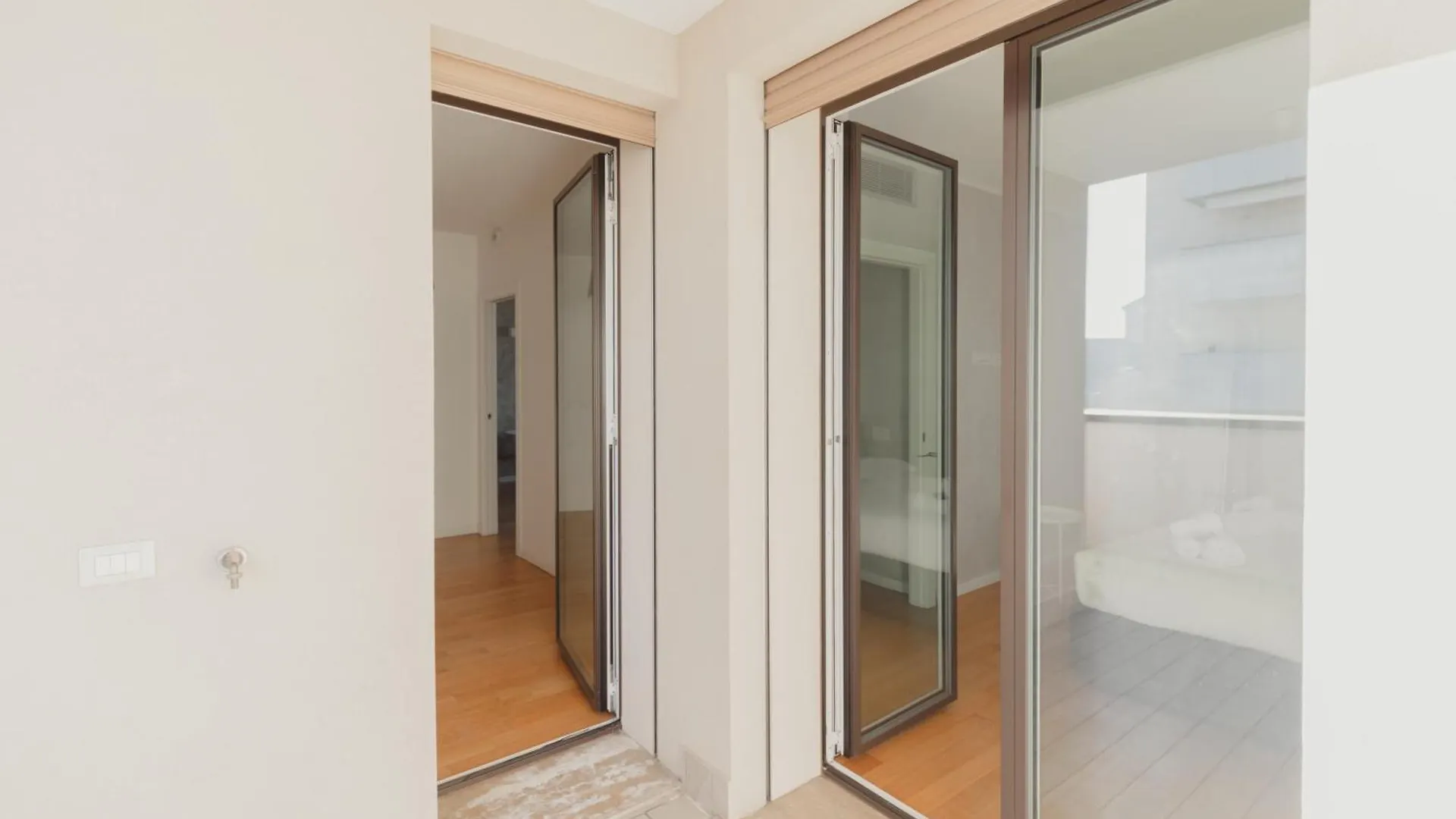 Gohost - Modern Apartments With Private Terrace Near Duomo 0*, 밀라노