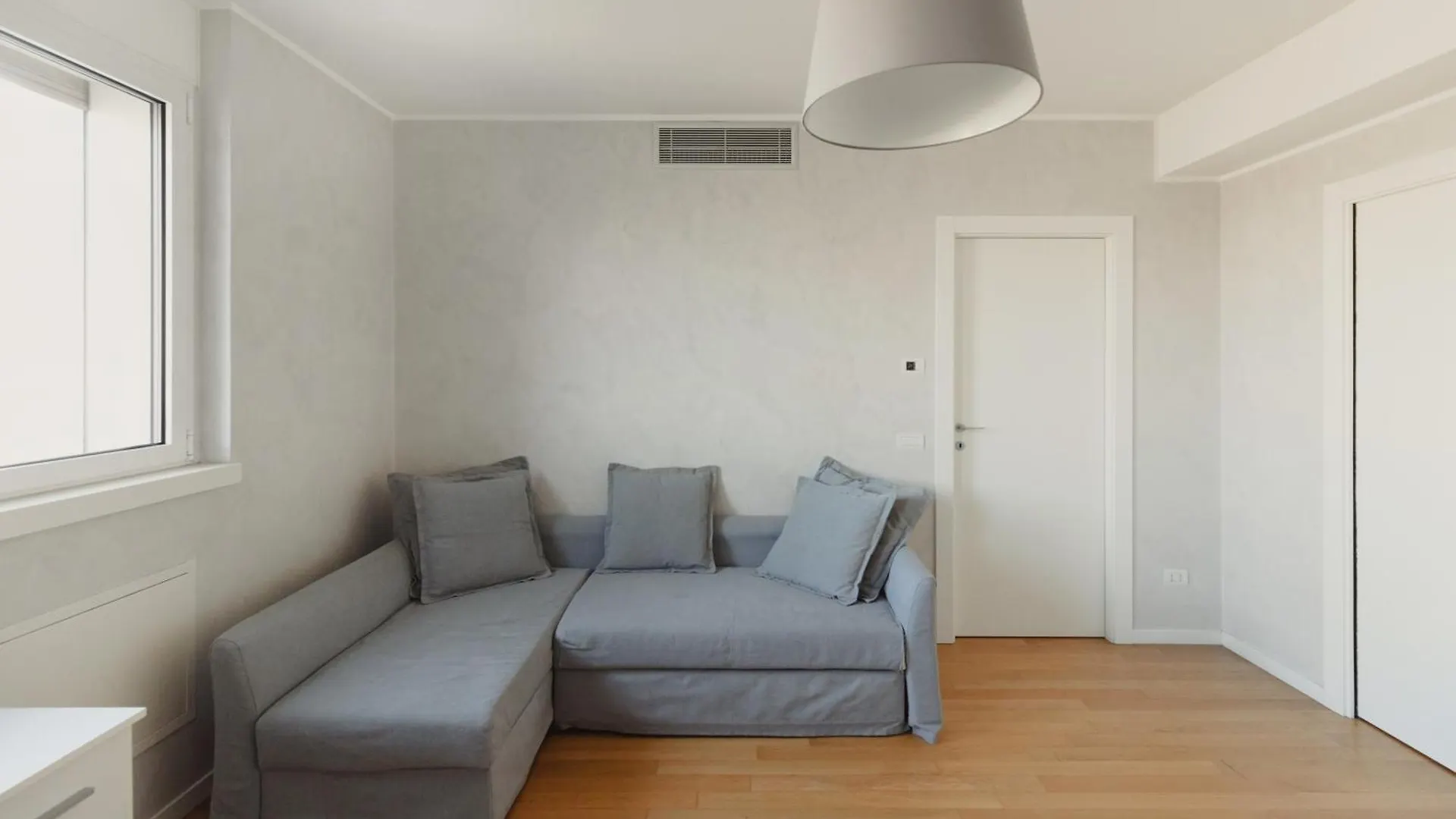 Gohost - Modern Apartments With Private Terrace Near Duomo 0*, 밀라노