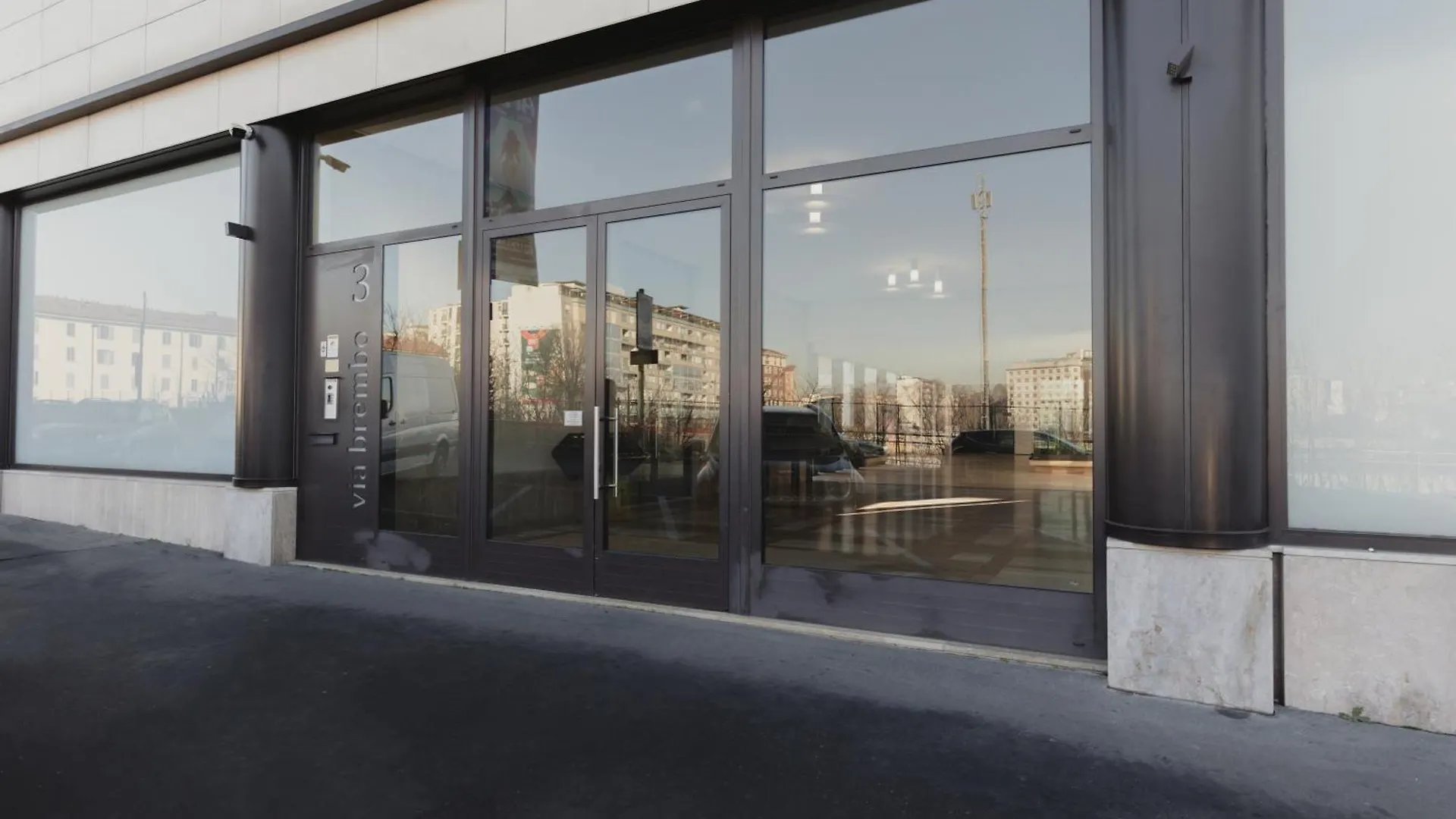 Gohost - Modern Apartments With Private Terrace Near Duomo 0*, 밀라노