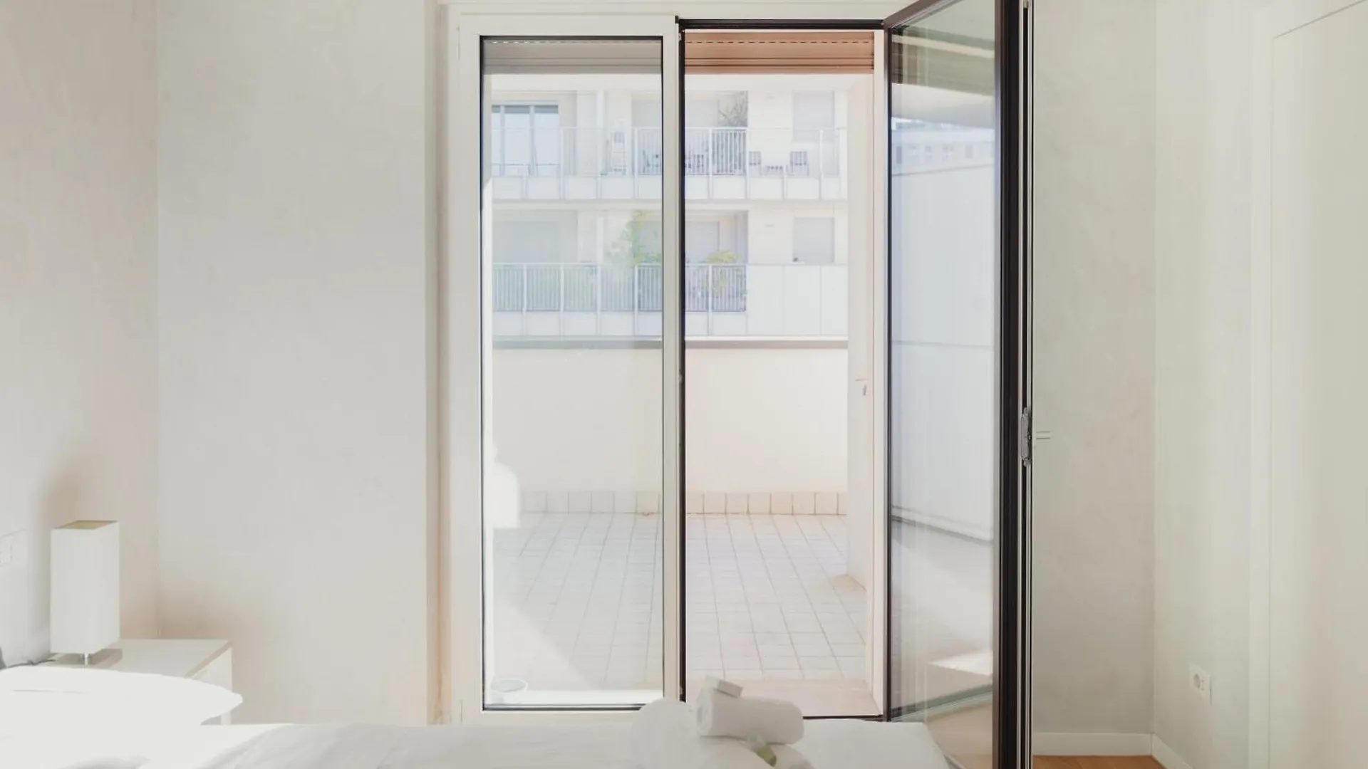 Gohost - Modern Apartments With Private Terrace Near Duomo