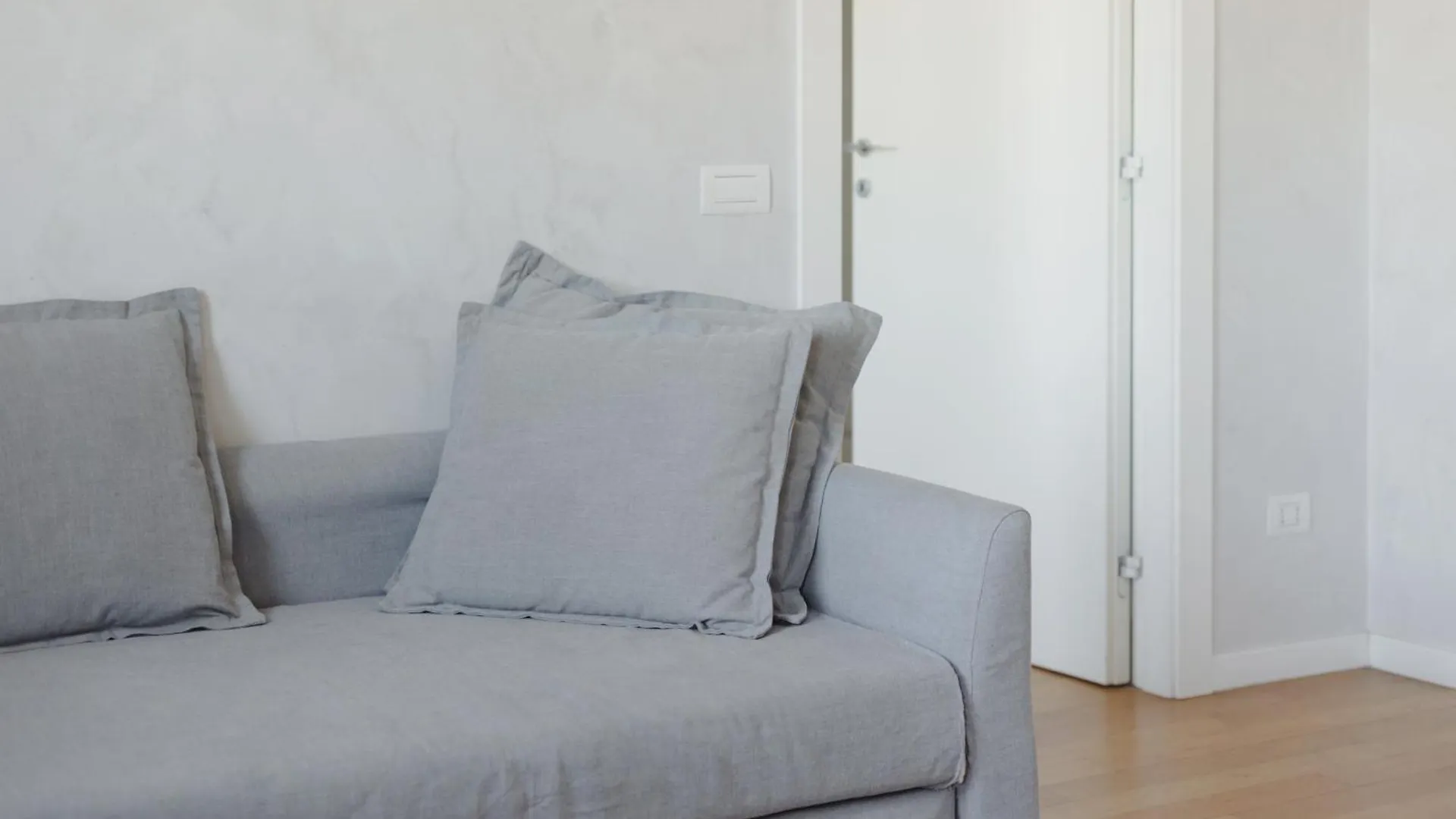 Gohost - Modern Apartments With Private Terrace Near Duomo