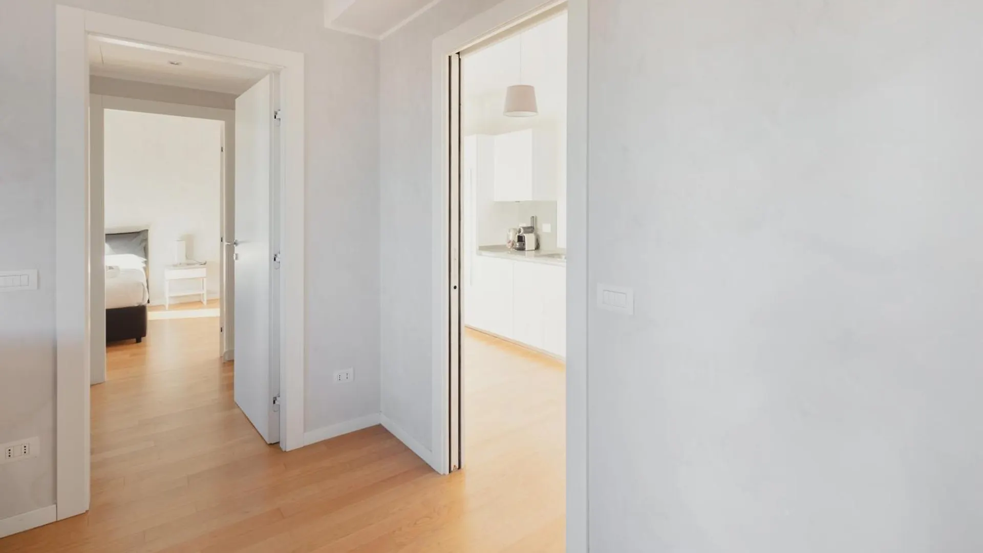 Gohost - Modern Apartments With Private Terrace Near Duomo  밀라노