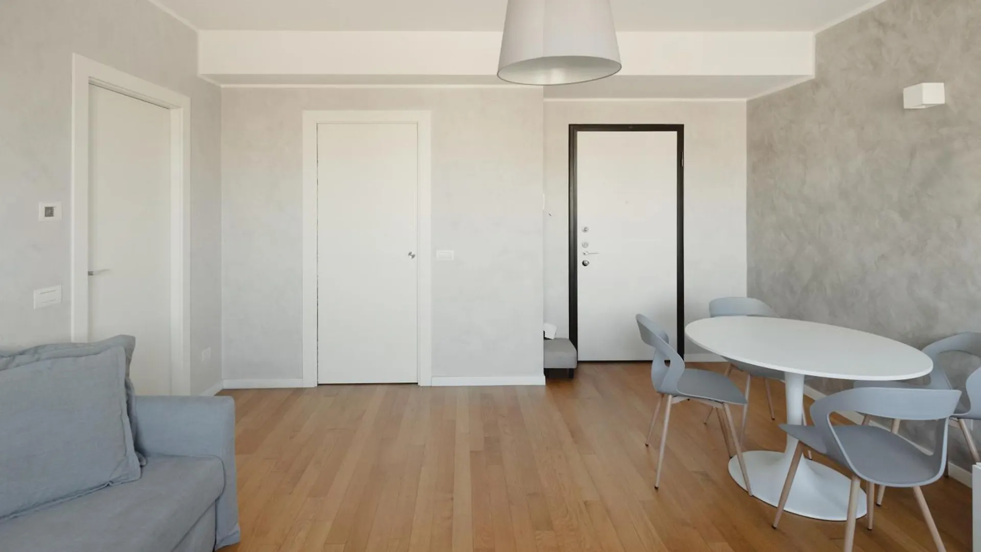 Gohost - Modern Apartments With Private Terrace Near Duomo  밀라노