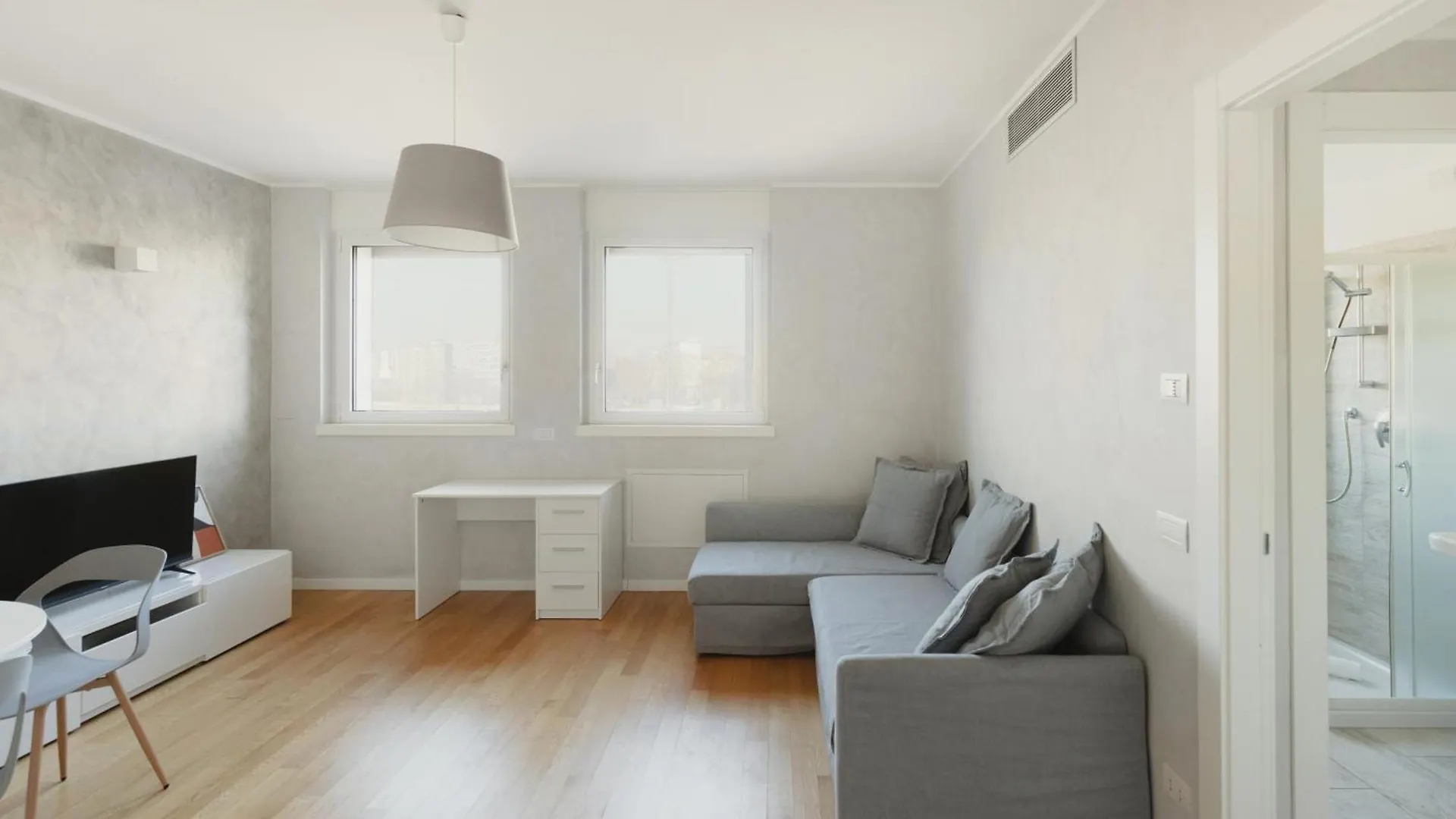 Gohost - Modern Apartments With Private Terrace Near Duomo  밀라노