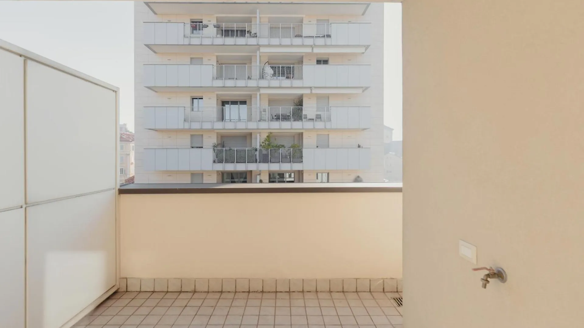 Gohost - Modern Apartments With Private Terrace Near Duomo