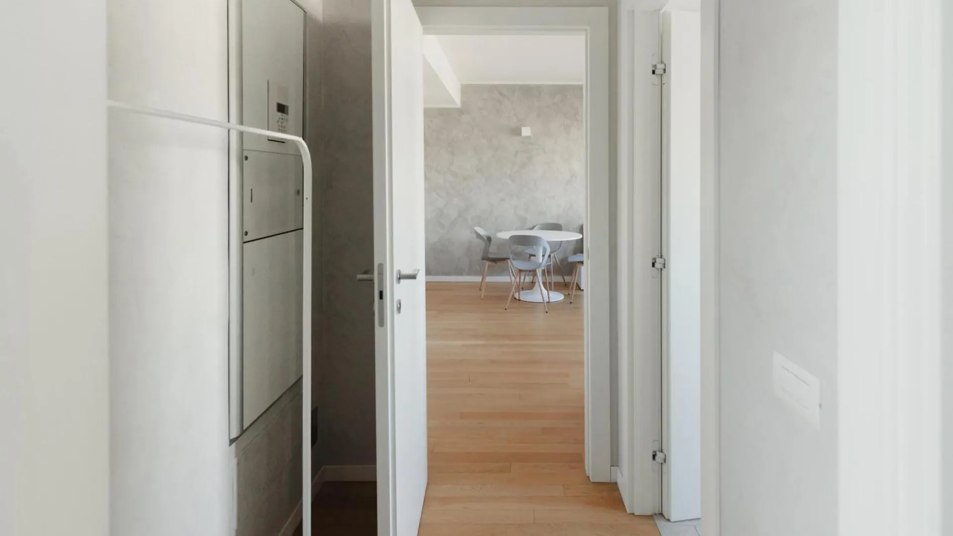 Gohost - Modern Apartments With Private Terrace Near Duomo 이탈리아