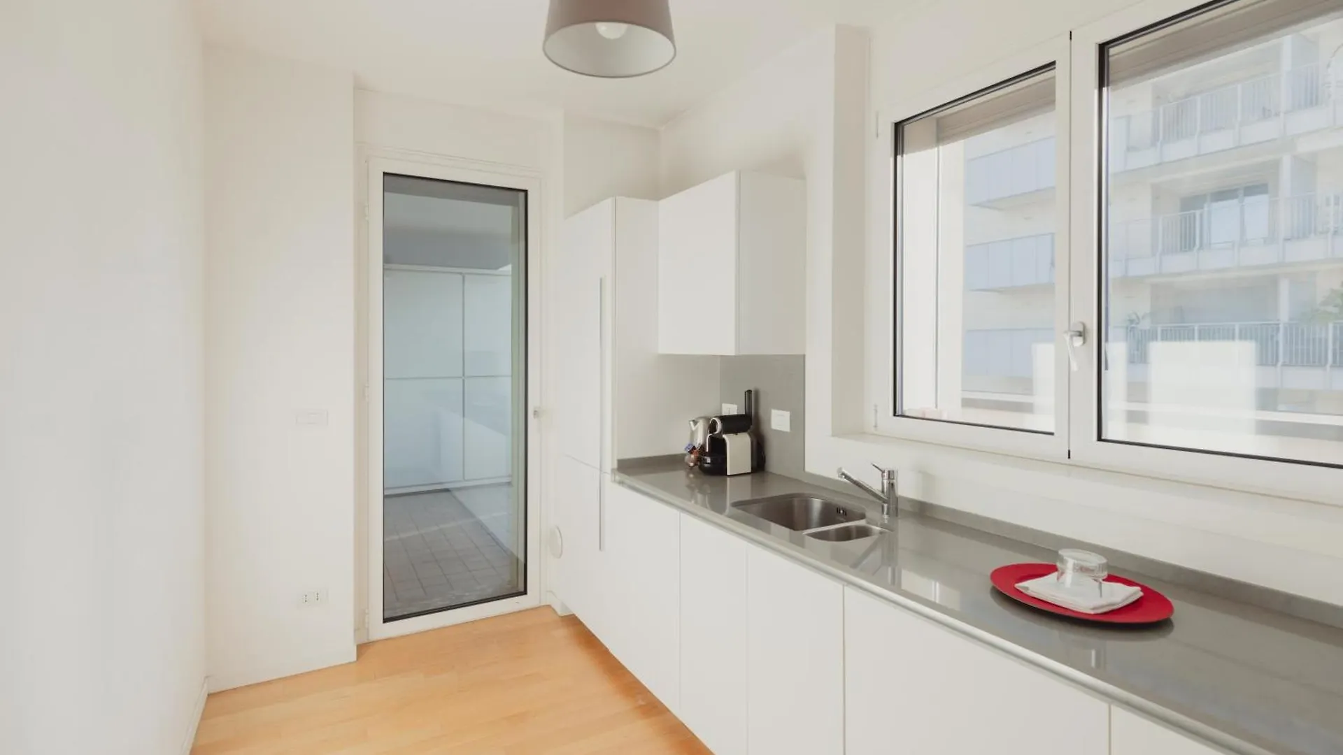 Gohost - Modern Apartments With Private Terrace Near Duomo 0*, 밀라노 이탈리아