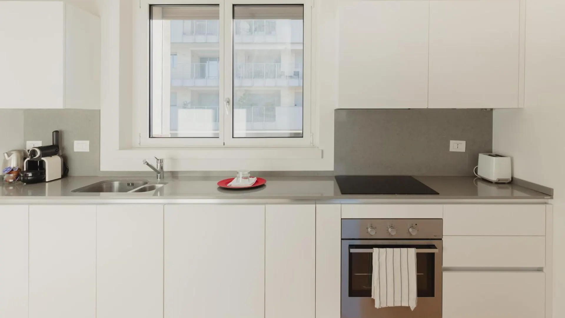Gohost - Modern Apartments With Private Terrace Near Duomo 이탈리아