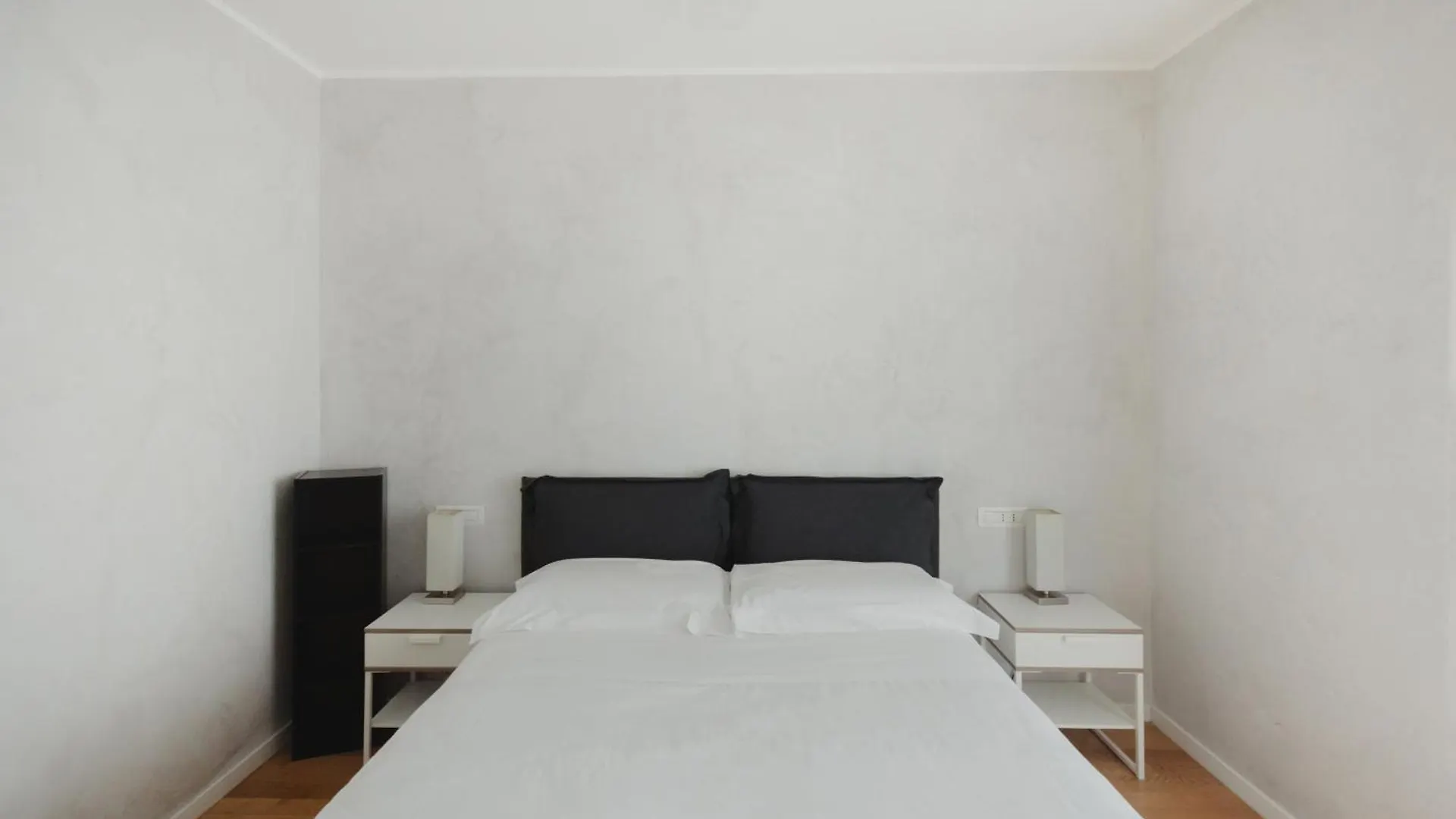Gohost - Modern Apartments With Private Terrace Near Duomo