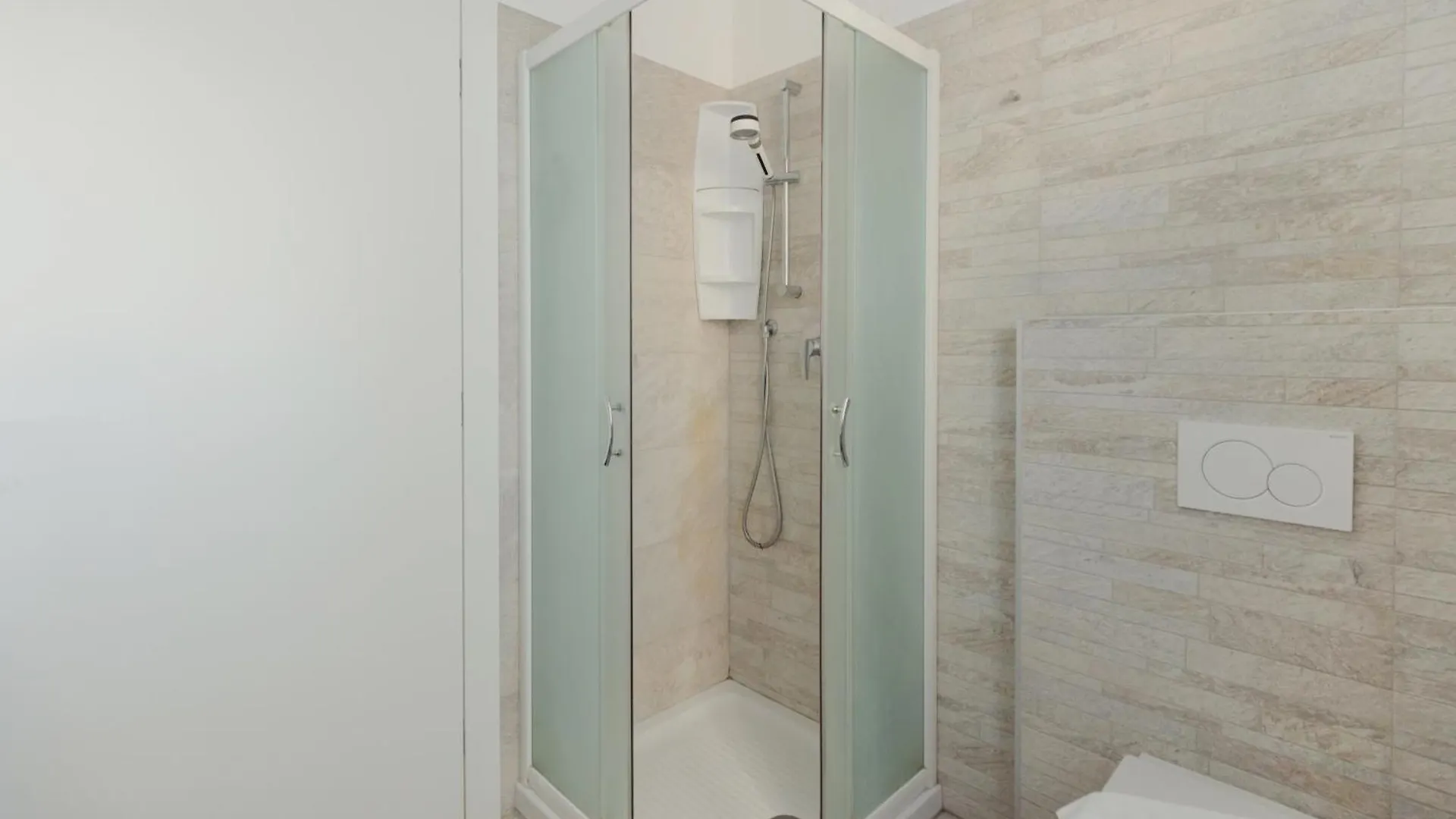 Gohost - Modern Apartments With Private Terrace Near Duomo 이탈리아
