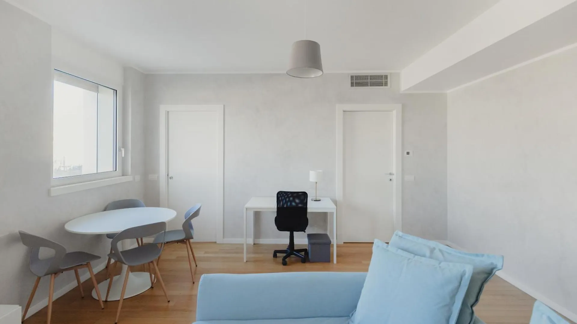 Gohost - Modern Apartments With Private Terrace Near Duomo 밀라노