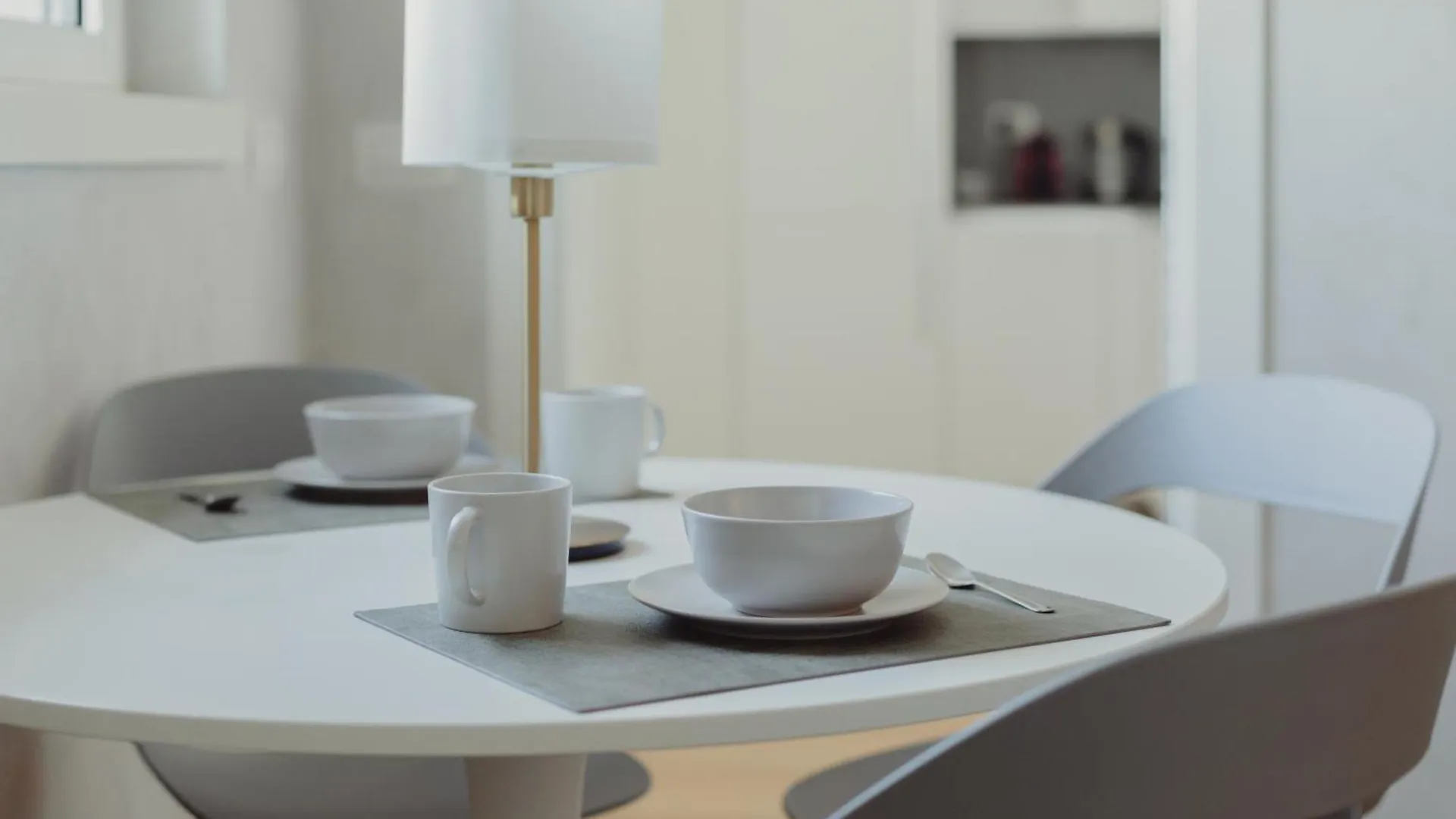 Gohost - Modern Apartments With Private Terrace Near Duomo 밀라노
