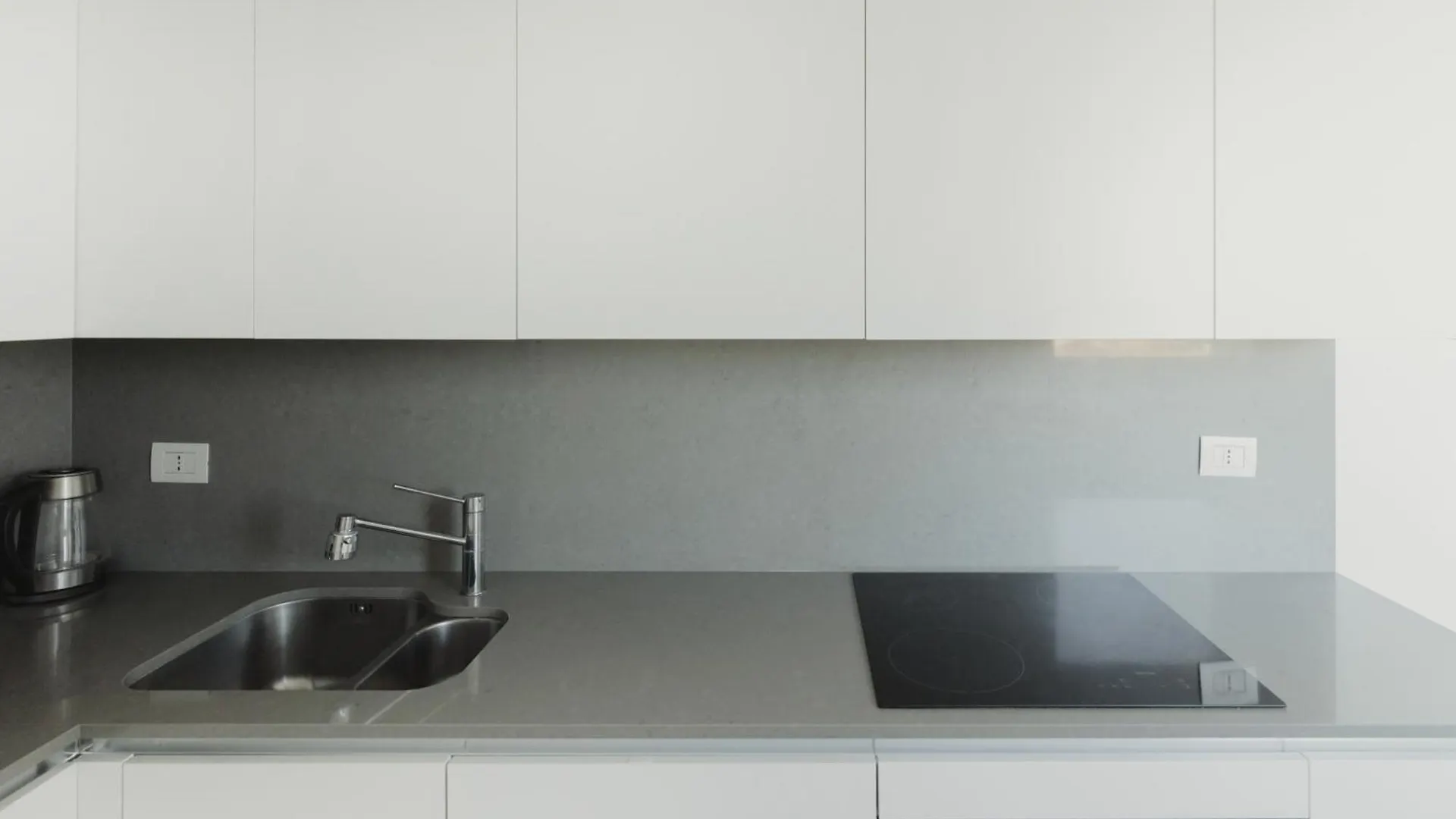 Gohost - Modern Apartments With Private Terrace Near Duomo 이탈리아