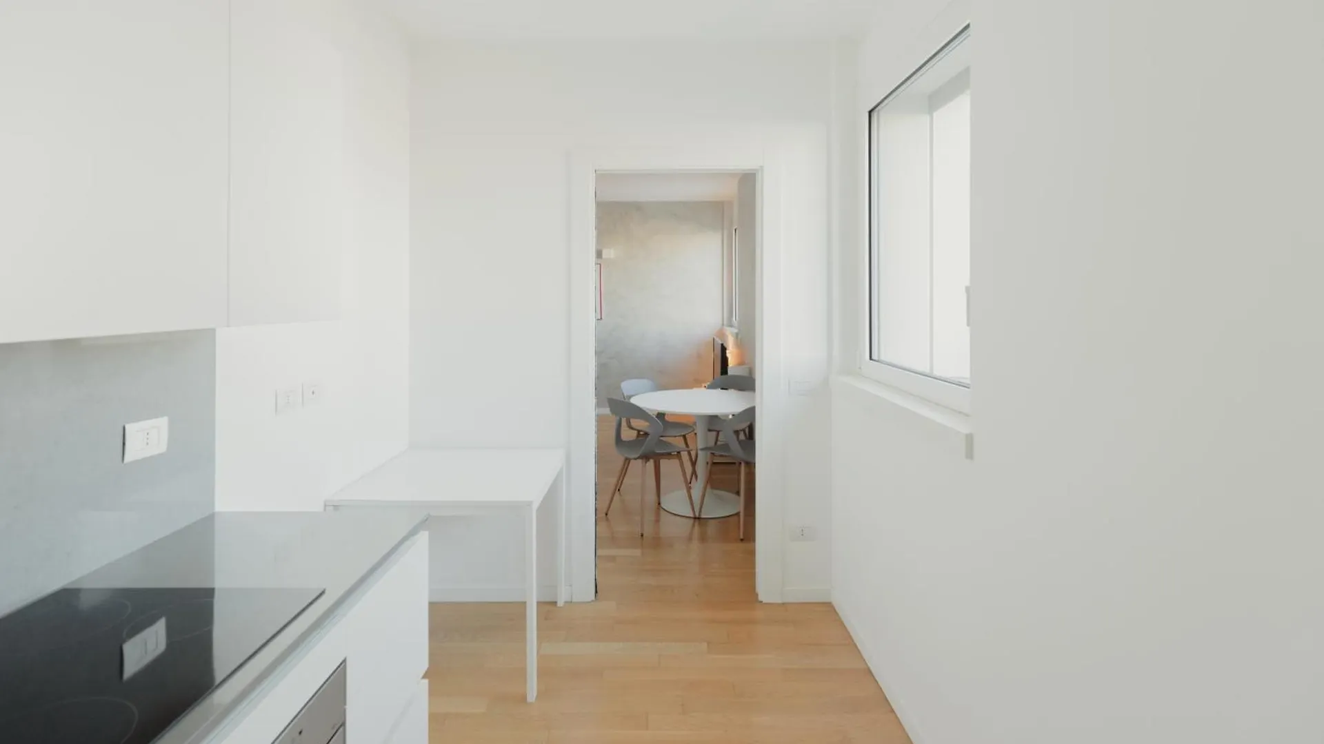 Gohost - Modern Apartments With Private Terrace Near Duomo 0*, 밀라노
