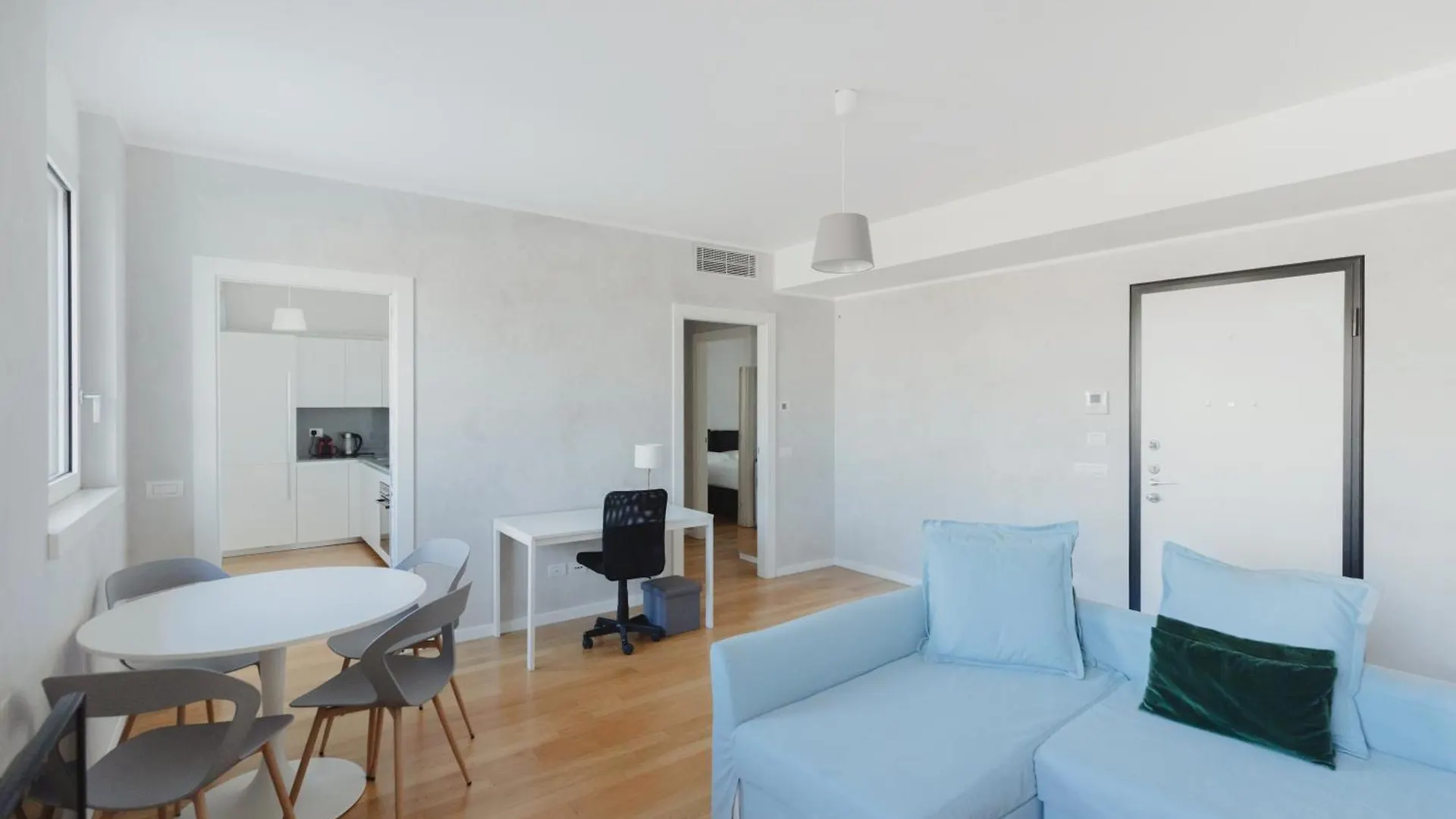 Gohost - Modern Apartments With Private Terrace Near Duomo 이탈리아